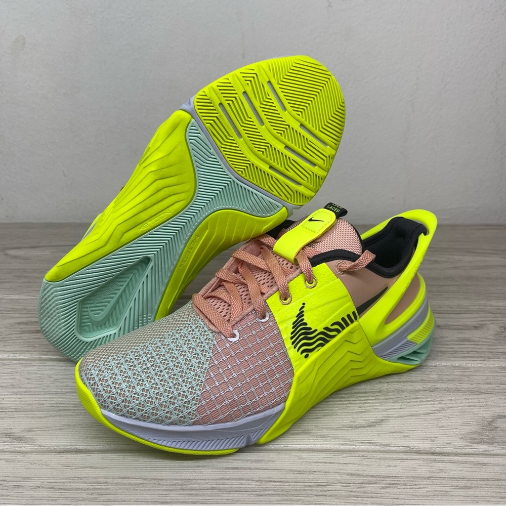 Nike Metcon 8 Flyease Training Shoes Artic Orange DO9381-800 Size 7 Women
